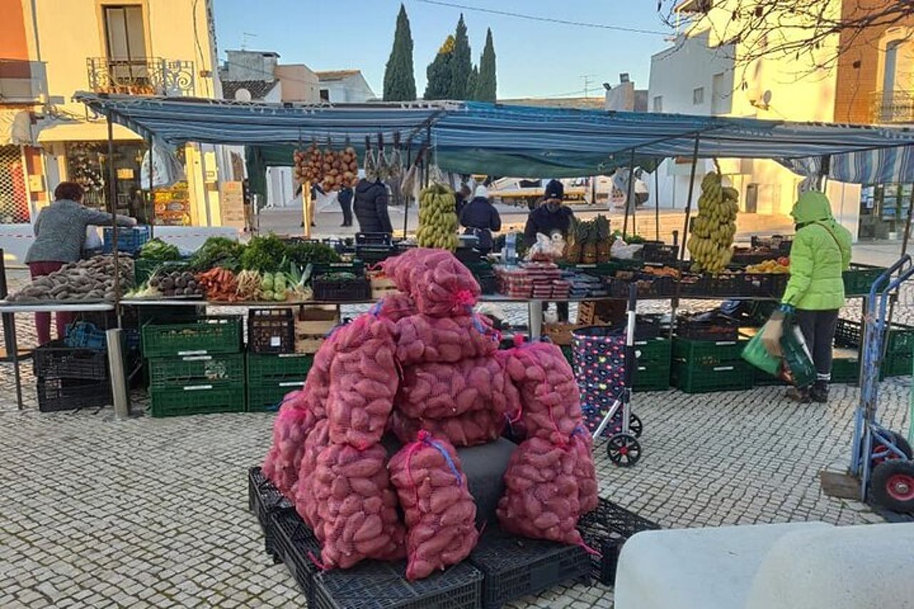Tour della città di Quarteira e del mercato zingaro con Beach Bliss — 6