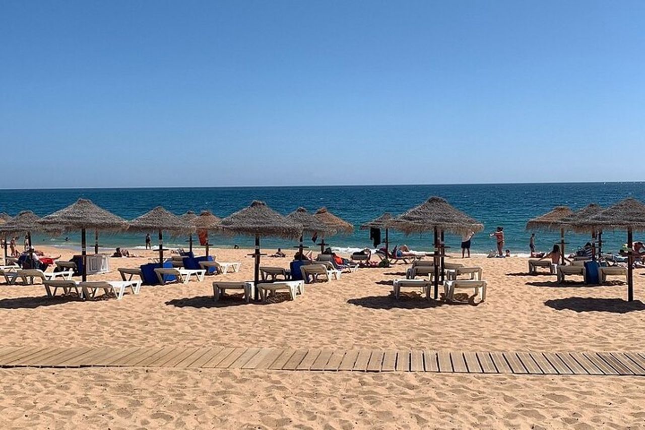 Tour della città di Quarteira e del mercato zingaro con Beach Bliss — 8
