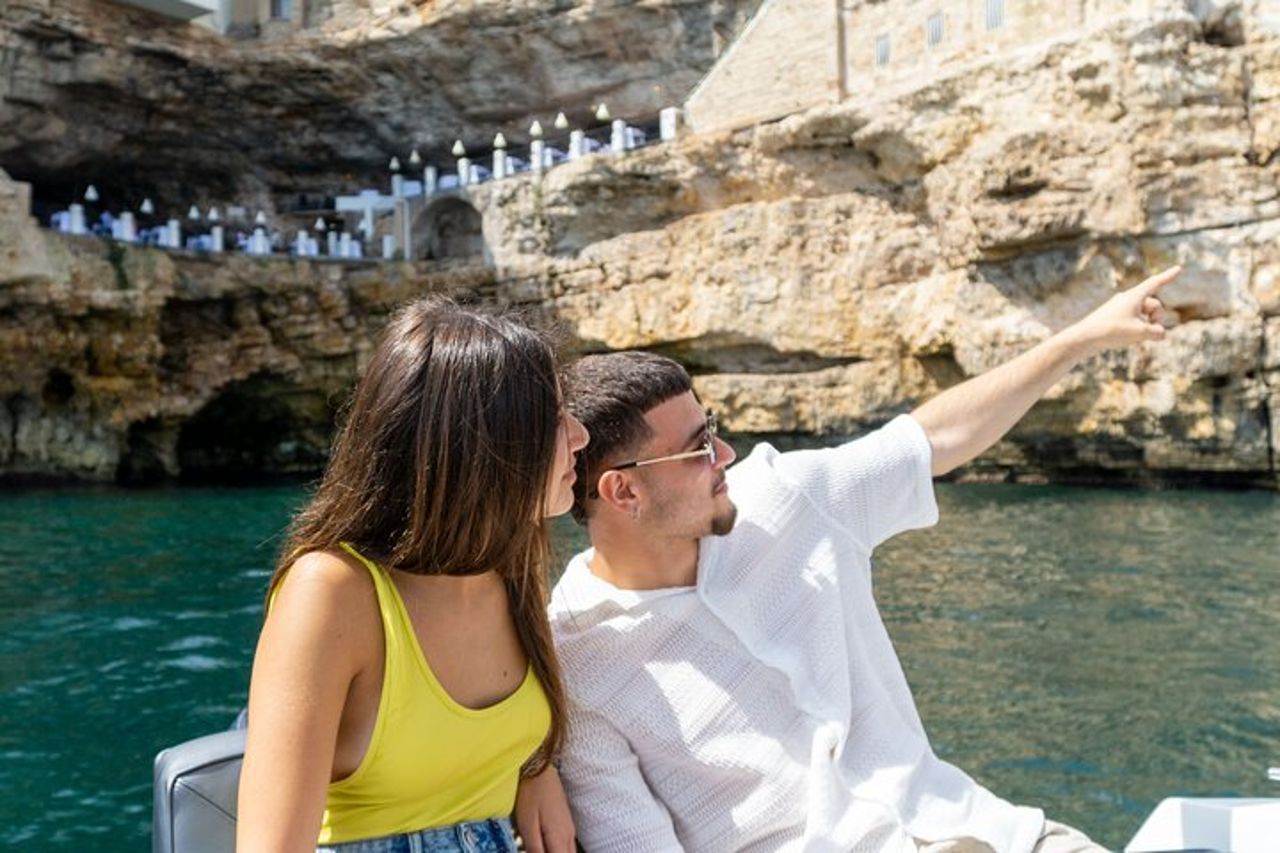 Tour Privato di Mezzo Giorno in Catamarano a Polignano a mare — 3