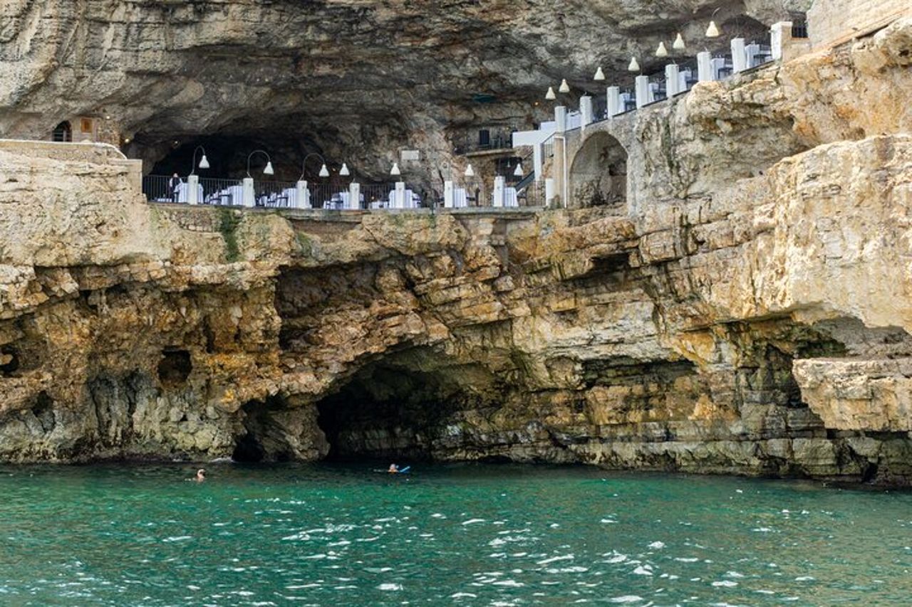 Tour Privato di Mezzo Giorno in Catamarano a Polignano a mare — 9