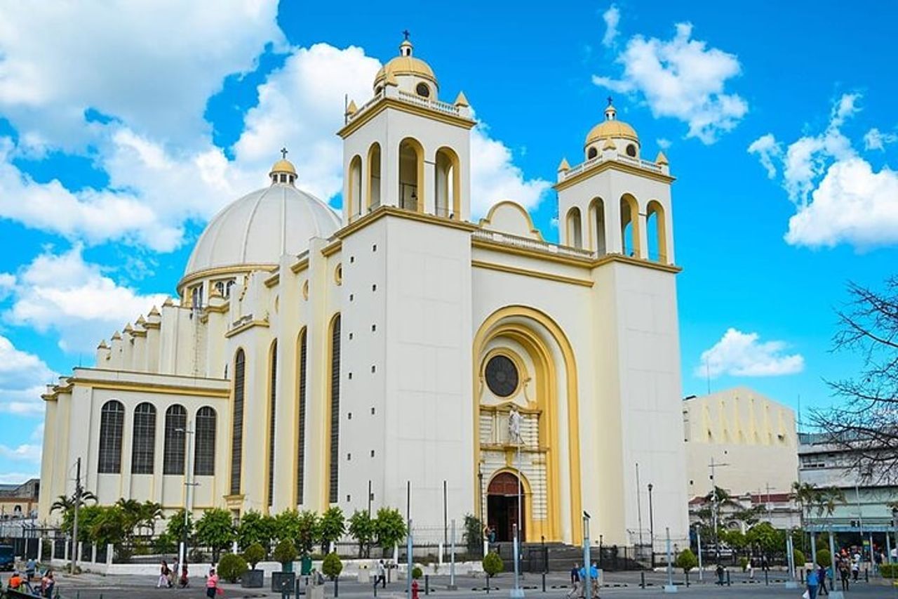 Tour a piedi di San Salvador : Esplora i principali luoghi d'interesse e le gemme nascoste — 5