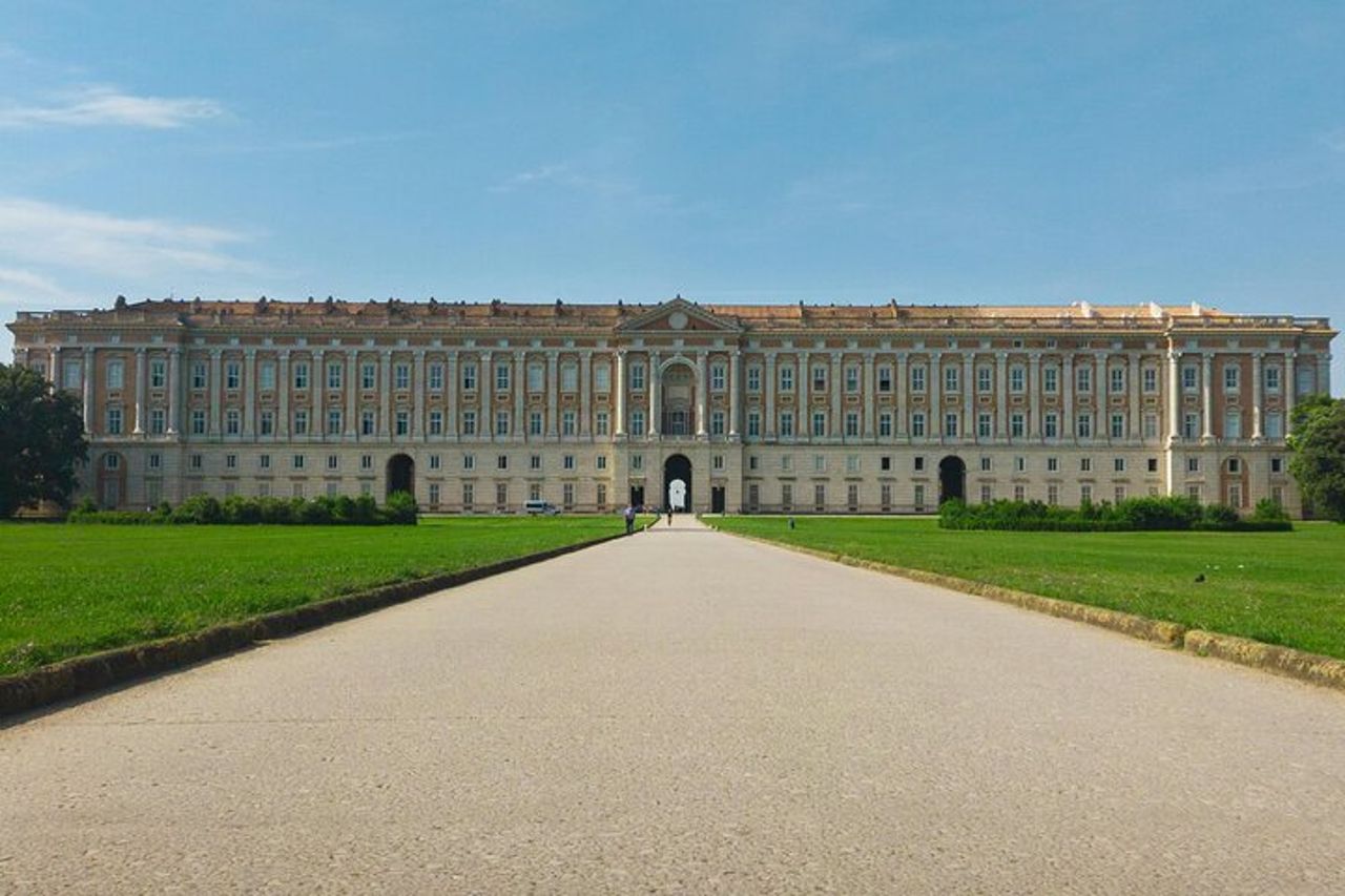 Tour Privato Intera Giornata alla Reggia di Caserta e a Pompei
