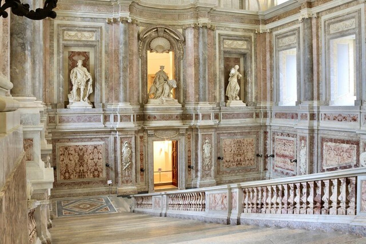 Tour Privato Intera Giornata alla Reggia di Caserta e a Pompei — 5