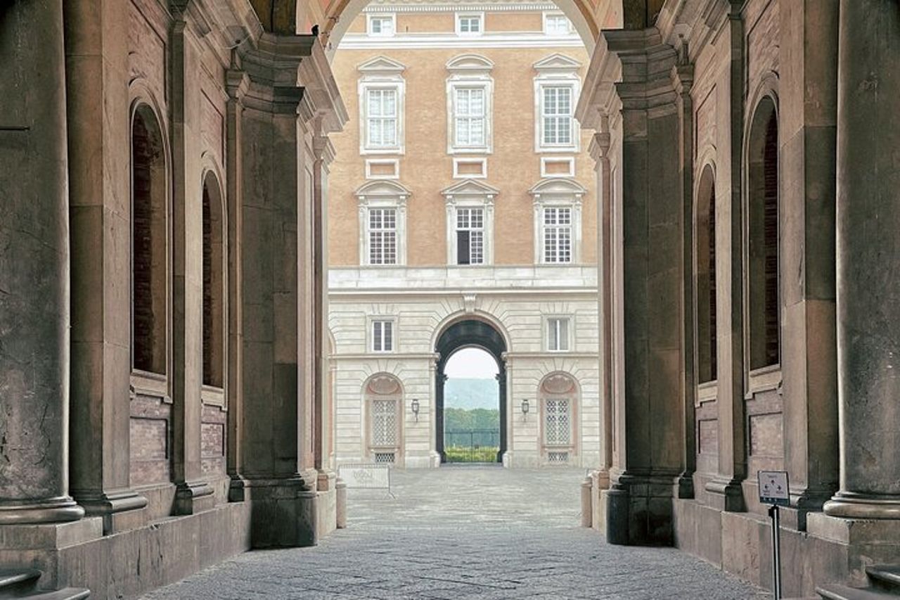 Tour Privato Intera Giornata alla Reggia di Caserta e a Pompei — 2