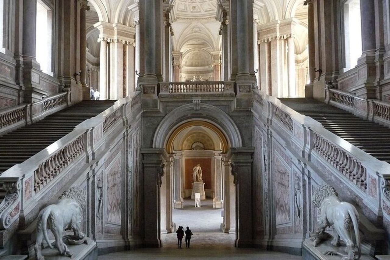 Tour Privato Intera Giornata alla Reggia di Caserta e a Pompei — 4