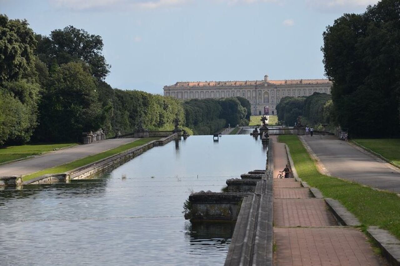 Tour Privato Intera Giornata alla Reggia di Caserta e a Pompei — 8