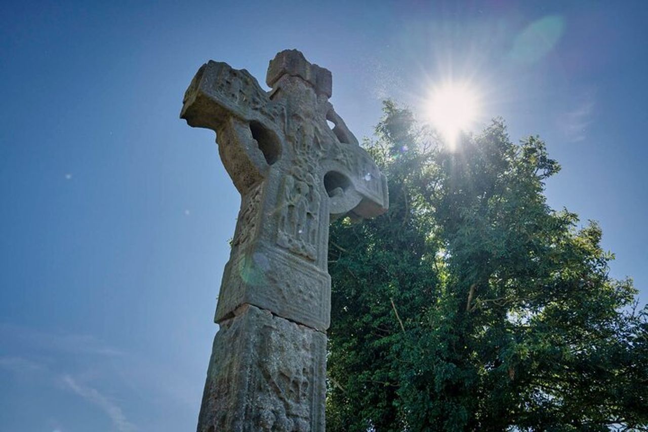 Tour guidato privato a piedi di Galway nel cimitero della chiesa di Clifden — 3