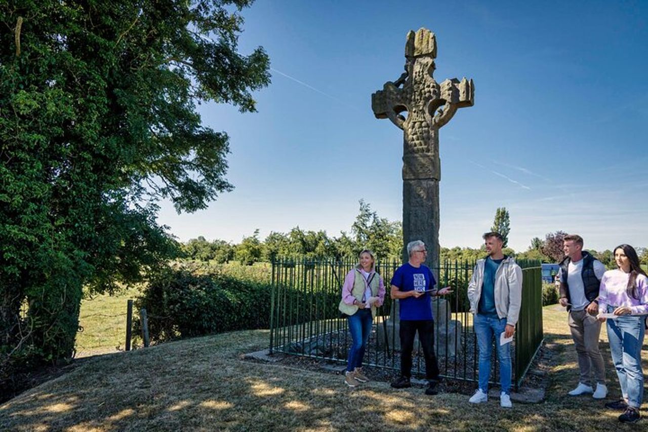 Tour guidato privato a piedi di Galway nel cimitero della chiesa di Clifden — 5