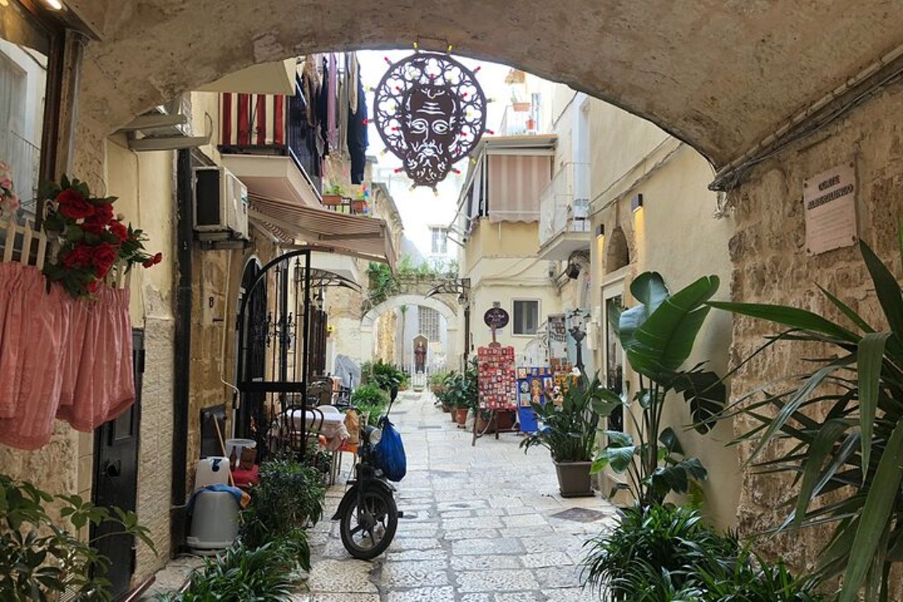 Tour VIP privato delle principali città di Bari e del Nord Puglia con pranzo — 5