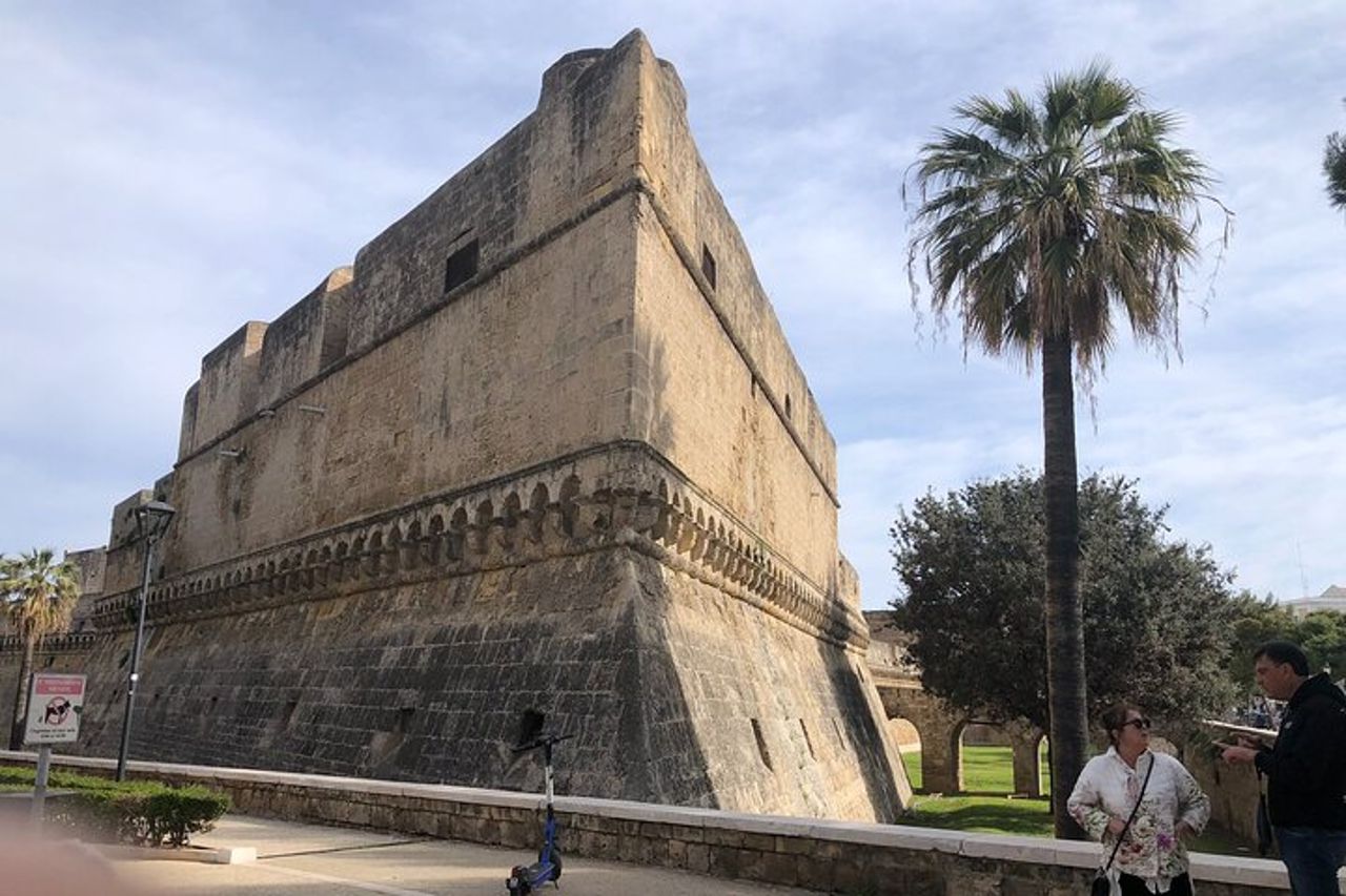 Tour VIP privato delle principali città di Bari e del Nord Puglia con pranzo — 6