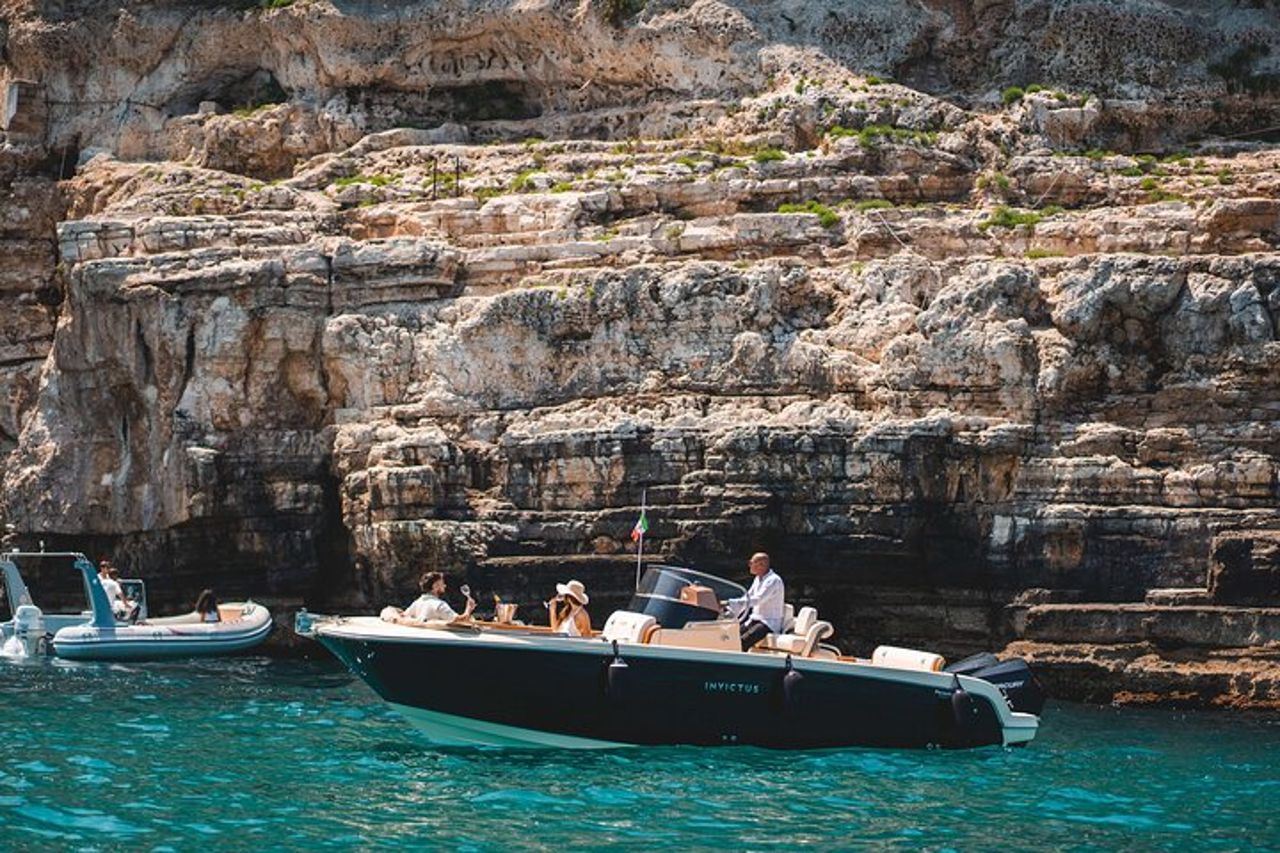 Tour condiviso di Polignano a Mare in barca con prosecco — 4