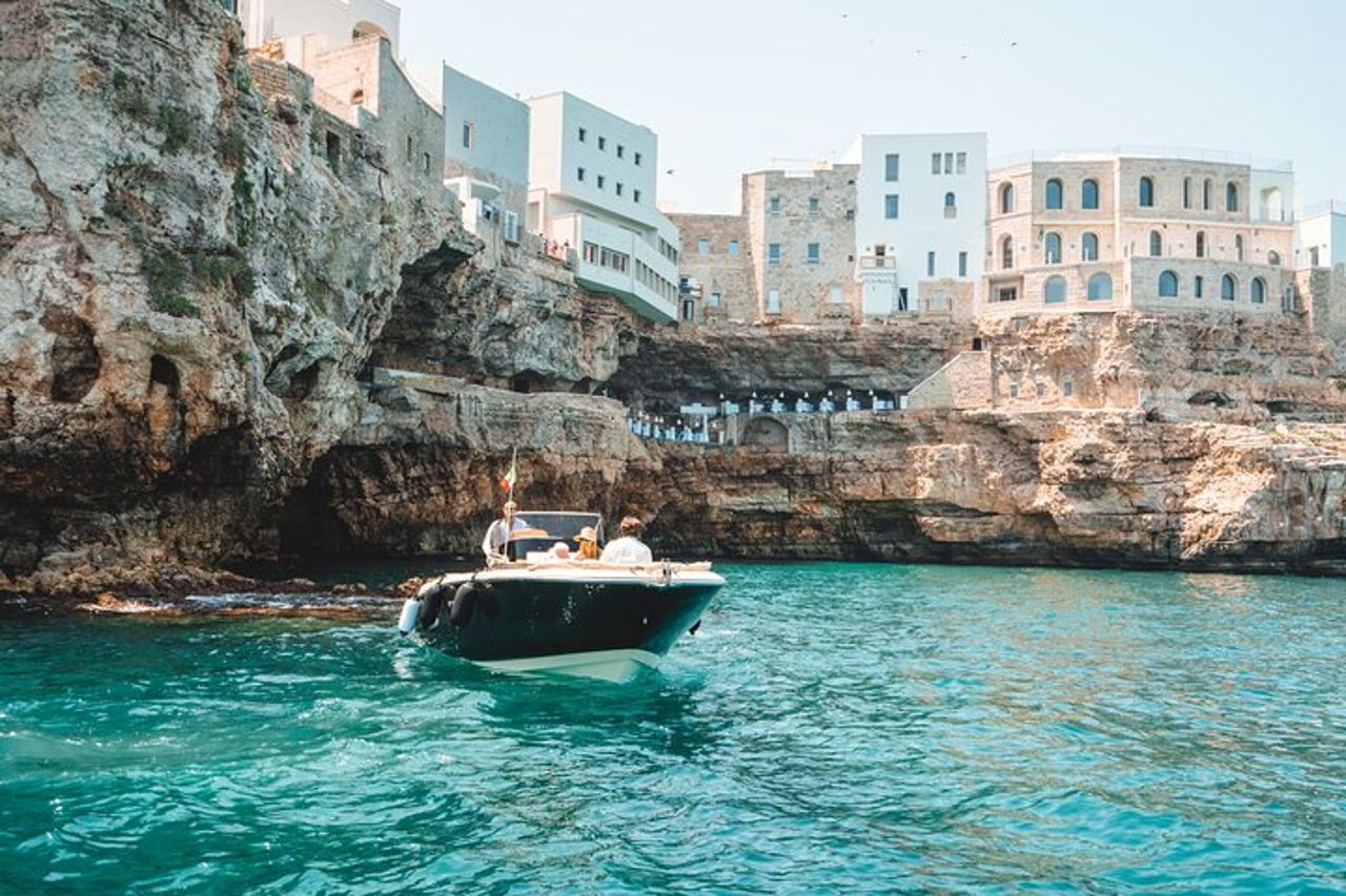 Tour condiviso di Polignano a Mare in barca con prosecco — 5