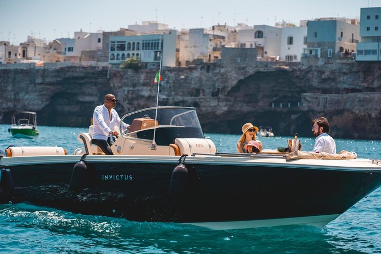 Tour condiviso di Polignano a Mare in barca con prosecco — 3