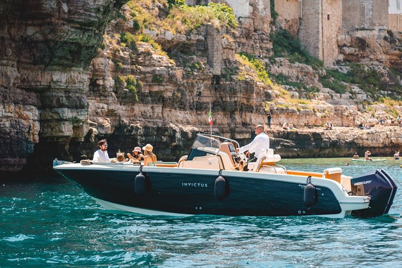 Tour condiviso di Polignano a Mare in barca con prosecco — 2