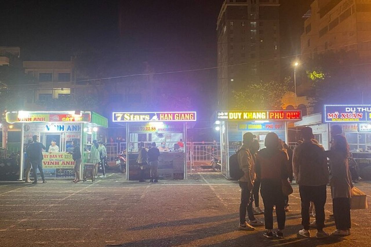 Han River by Night : Esperienza in barca nella città di Da Nang, Vietnam — 6