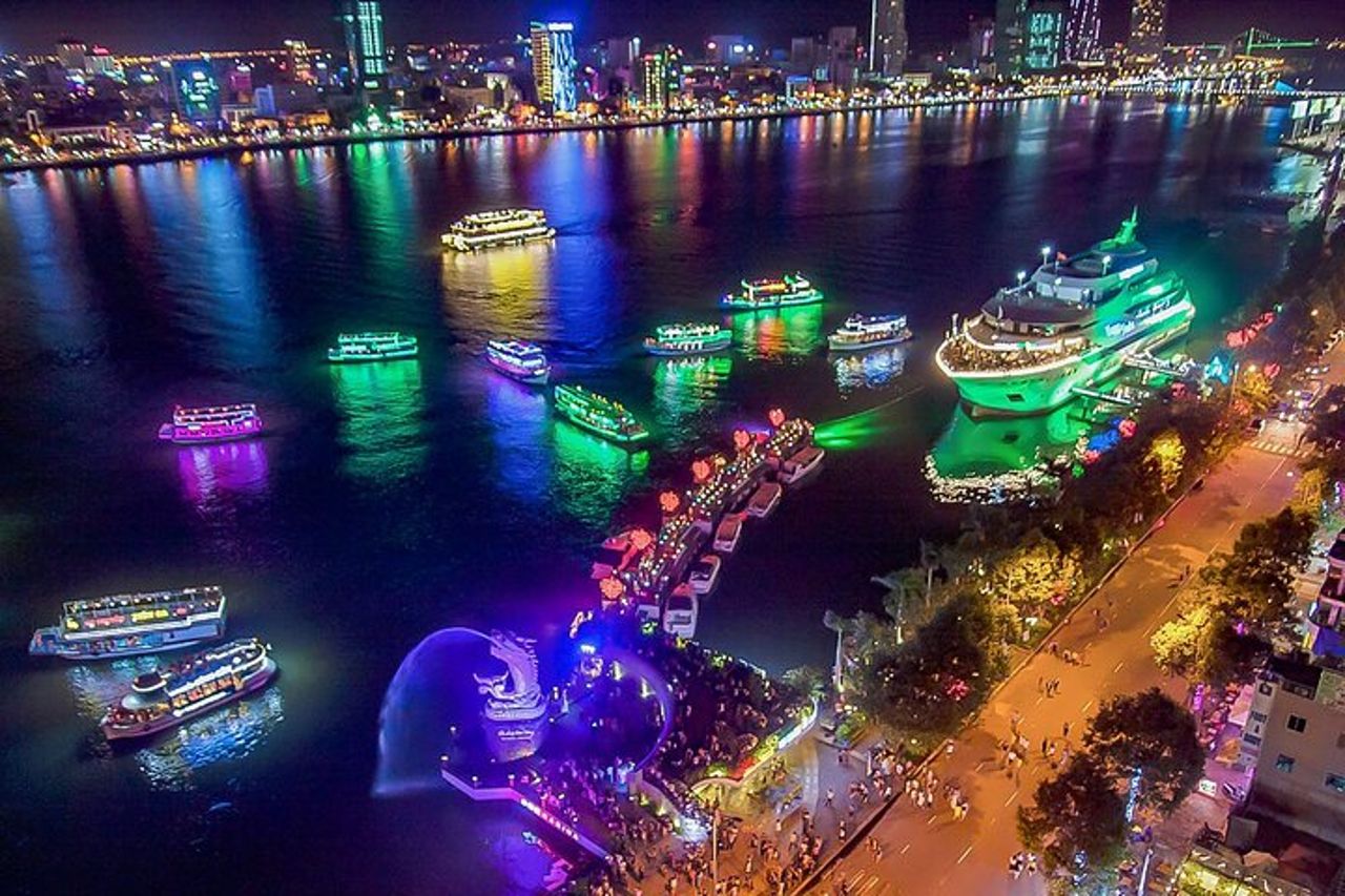 Han River by Night : Esperienza in barca nella città di Da Nang, Vietnam