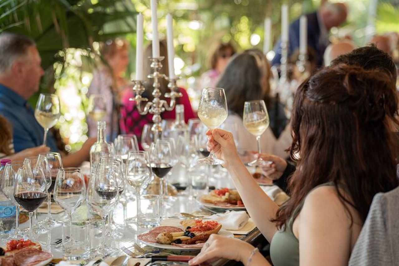 Cena romantica e degustazione di vini in cantina a San Gimignano — 6