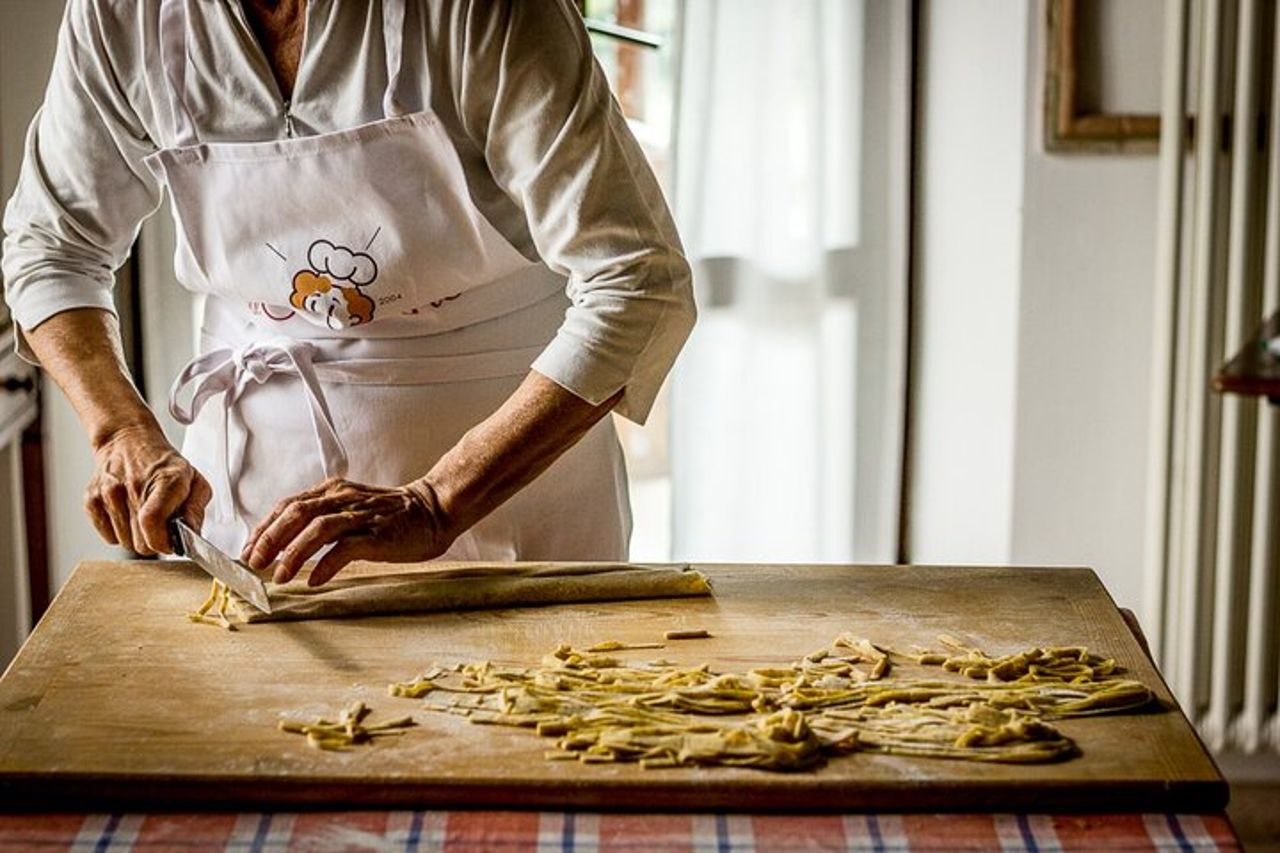 Cesarine: lezione di pasta e tiramisù per piccoli gruppi a Modena — 4