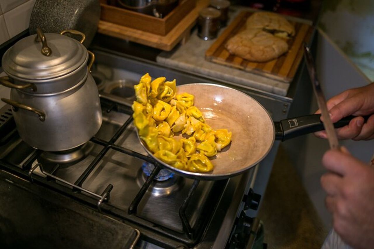 Cesarine: lezione di pasta fresca a casa del locale a Montepulciano — 6