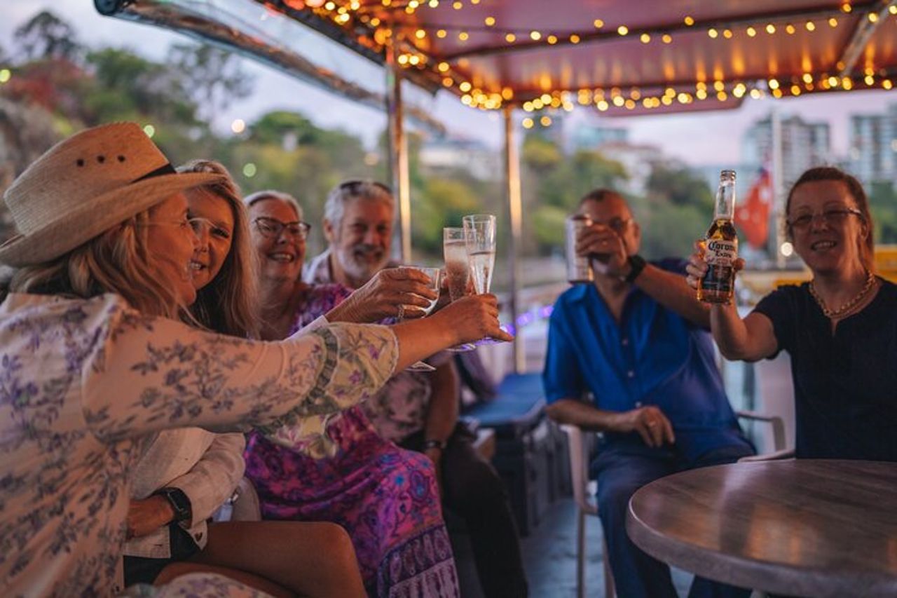 Crociera alle luci della città al tramonto: 17.30 o 18 *stagionale (90min) — 7