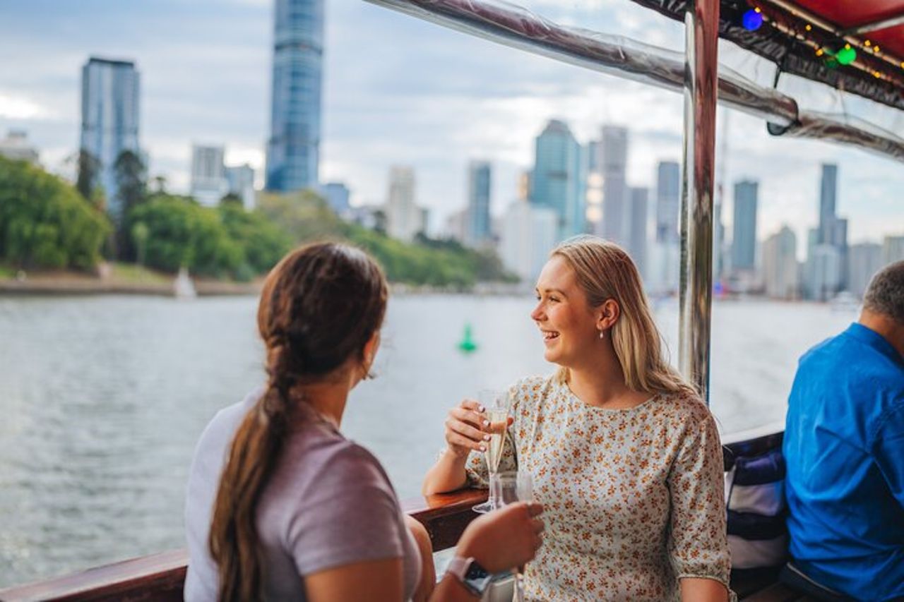 Crociera turistica di mezzogiorno : 12.30 - 14 (90min) — 6