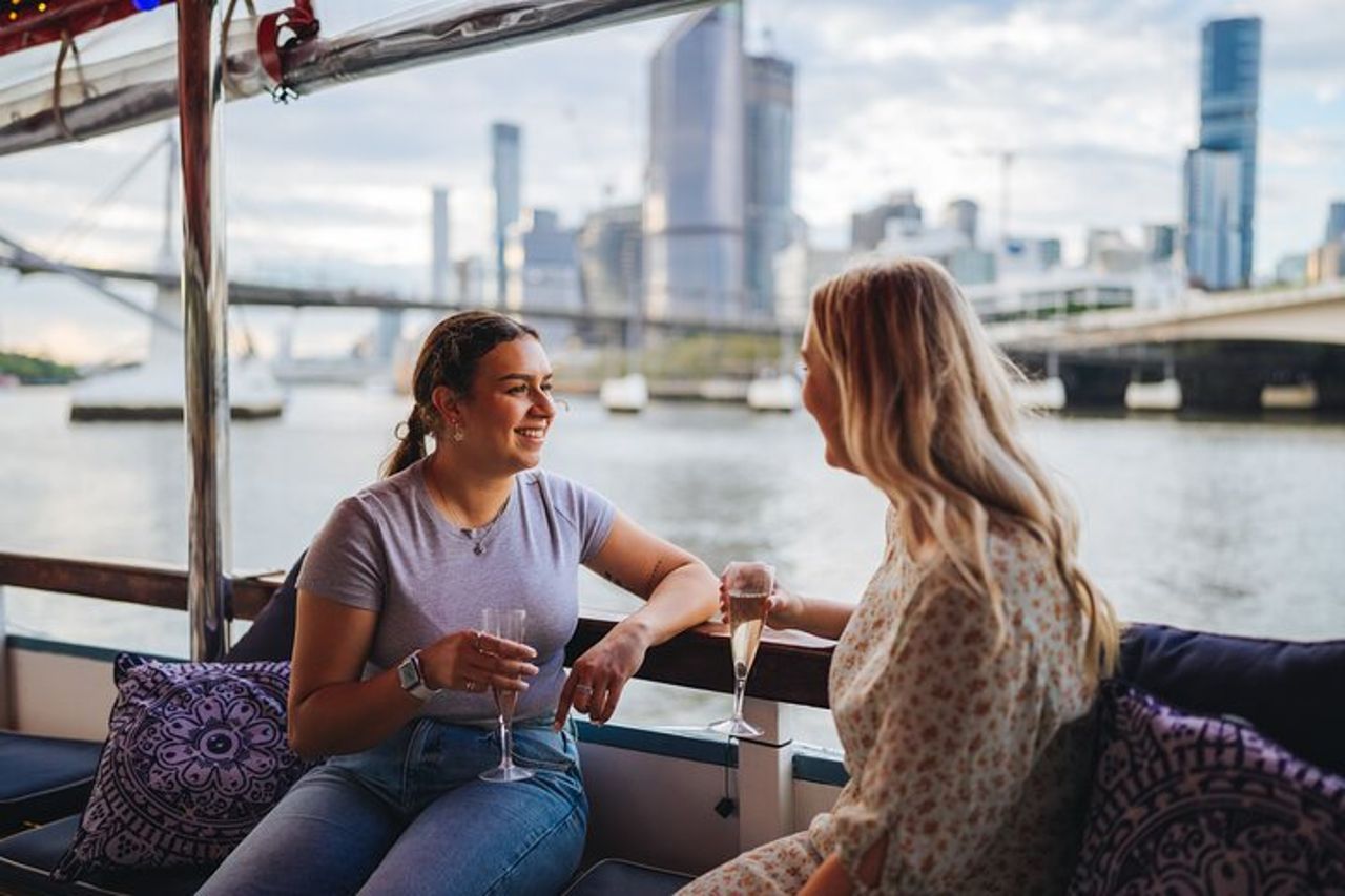 Crociera turistica di mezzogiorno : 12.30 - 14 (90min) — 4