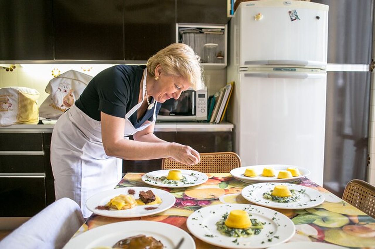 Tour del mercato per piccoli gruppi e lezione di cucina a Modena — 5