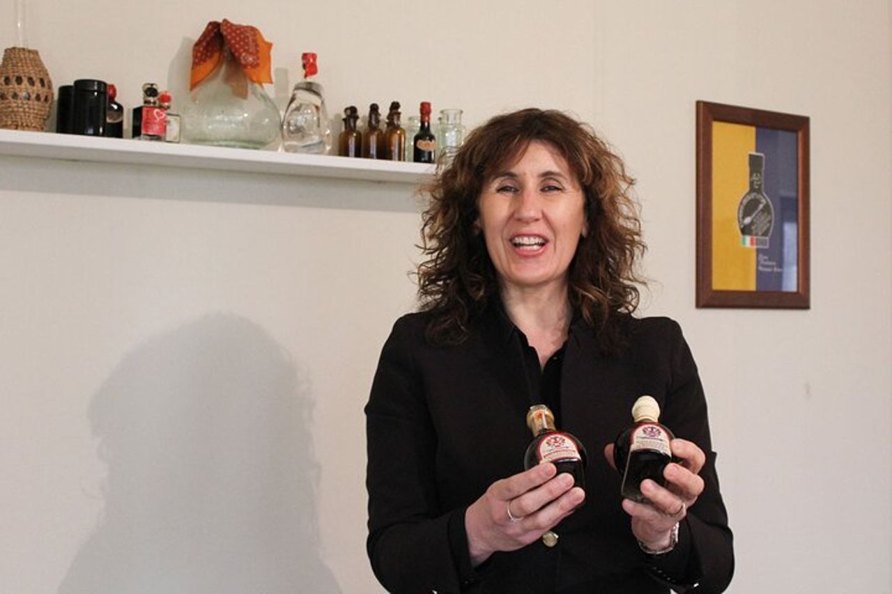 Tour & degustazione dell'aceto balsamico di Modena con Monica — 5