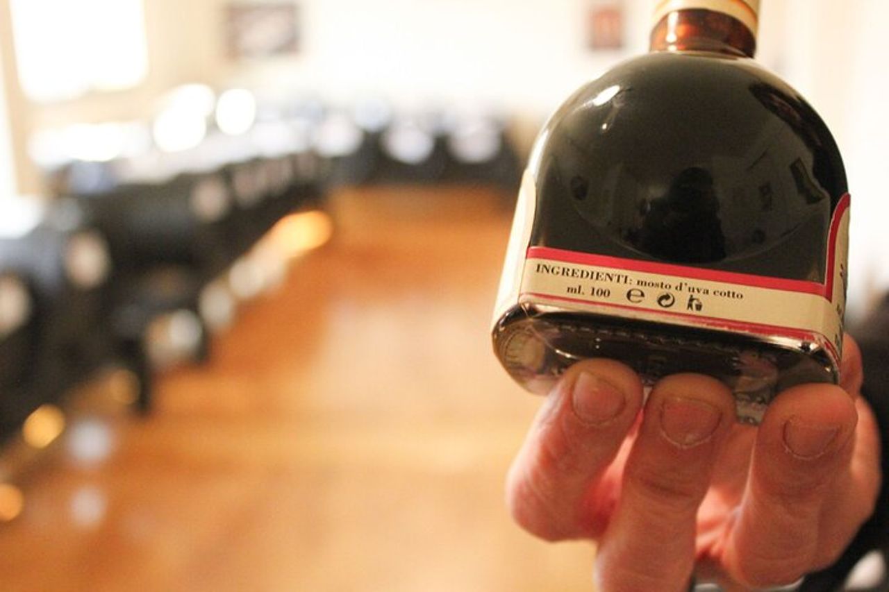 Tour & degustazione dell'aceto balsamico di Modena con Monica — 9