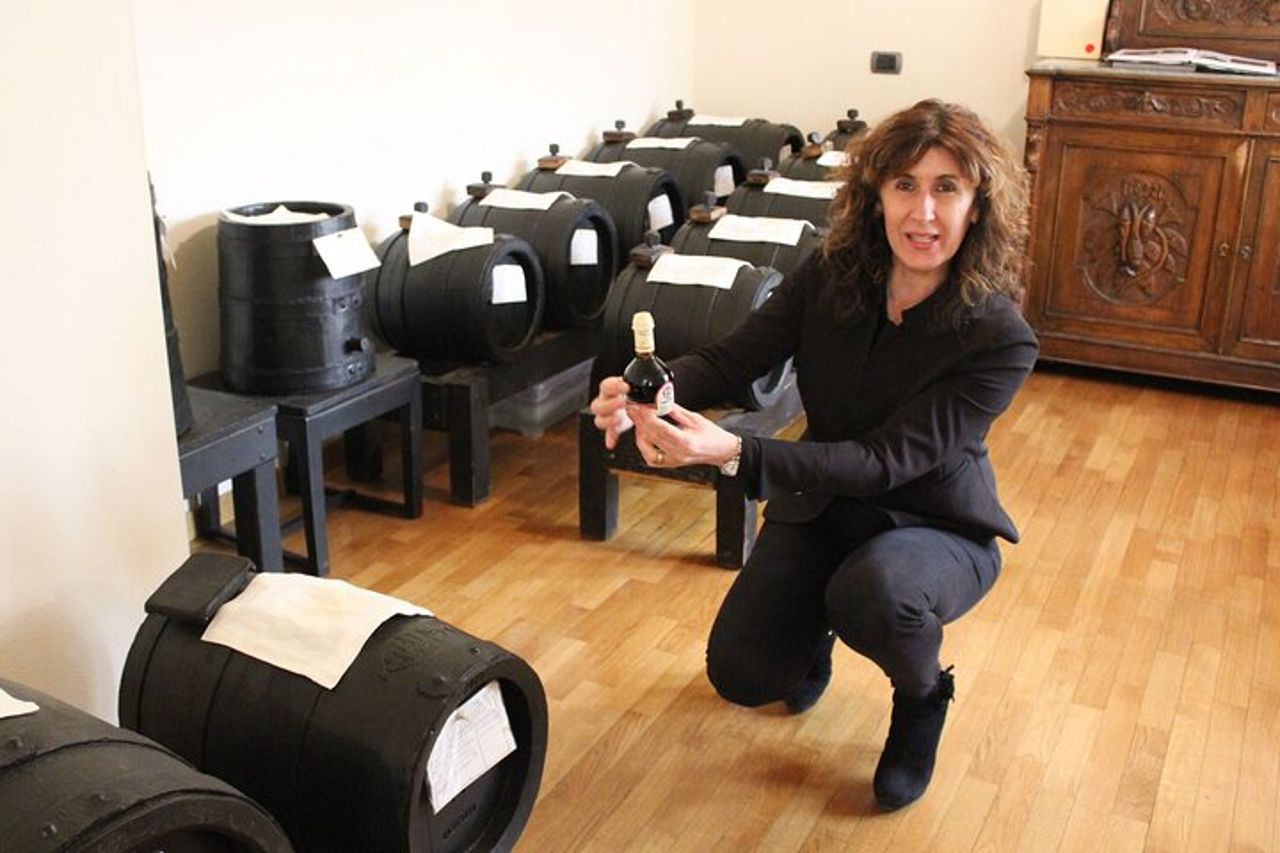 Tour & degustazione dell'aceto balsamico di Modena con Monica — 4