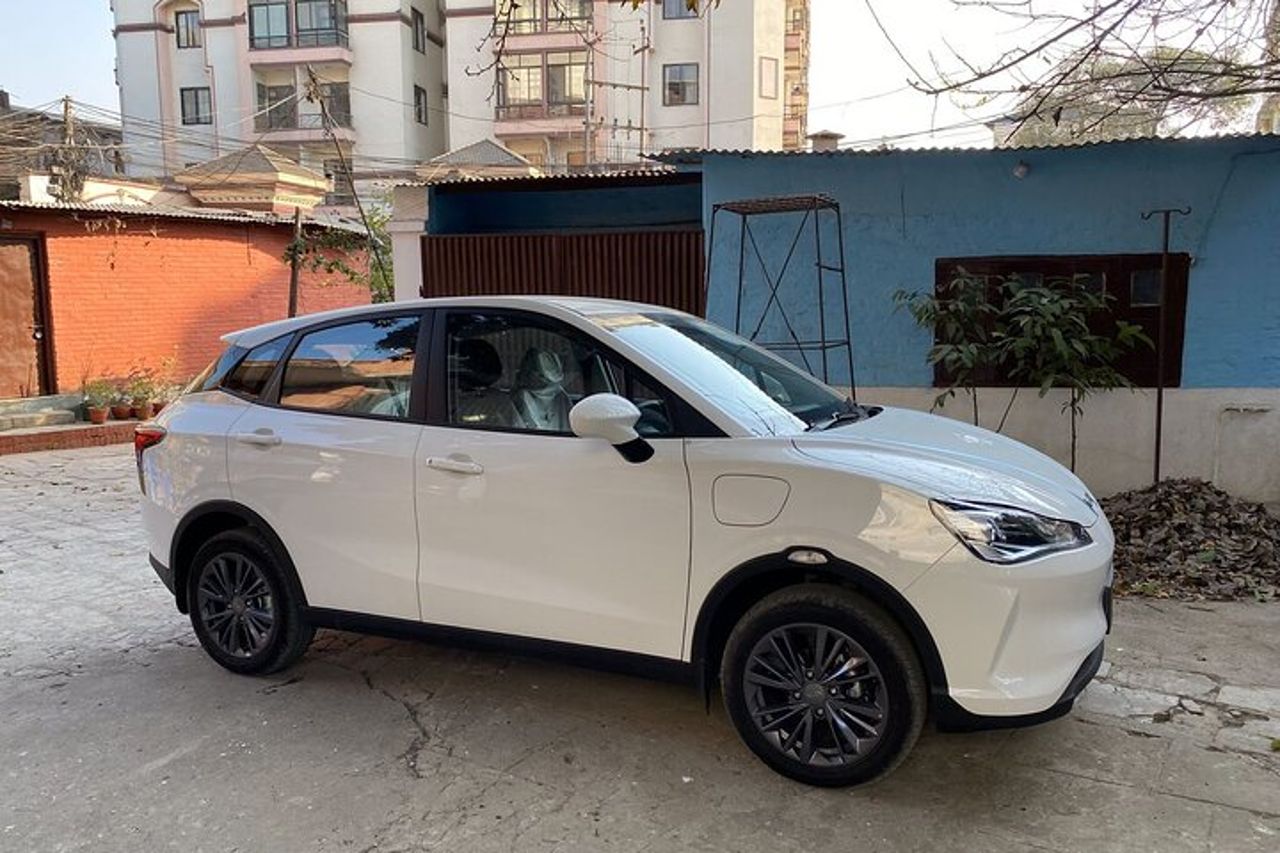 Trasferimento di sola andata da Lumbini a Kathmandu in auto privata con aria condizionata — 6