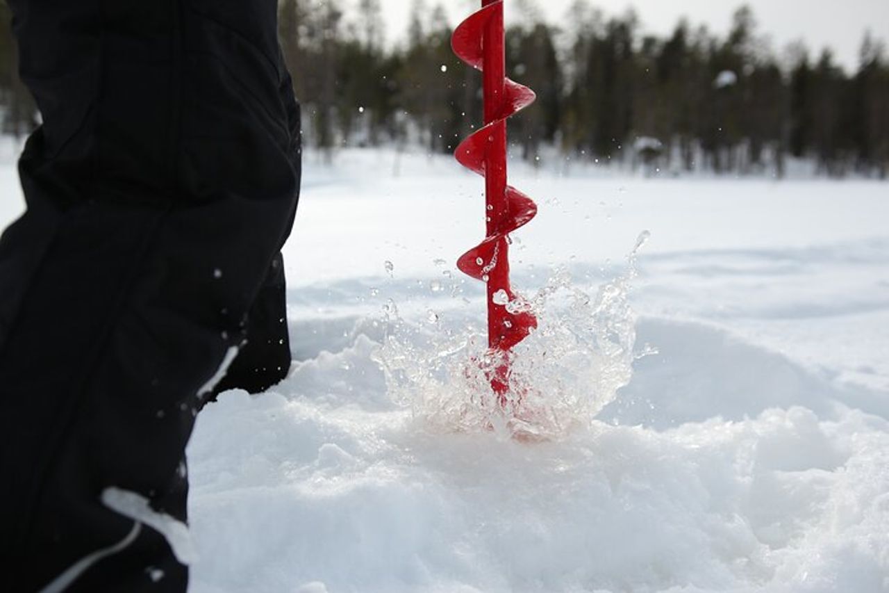 Avventura in motoslitta con pesca sul ghiaccio a Ylläs — 5