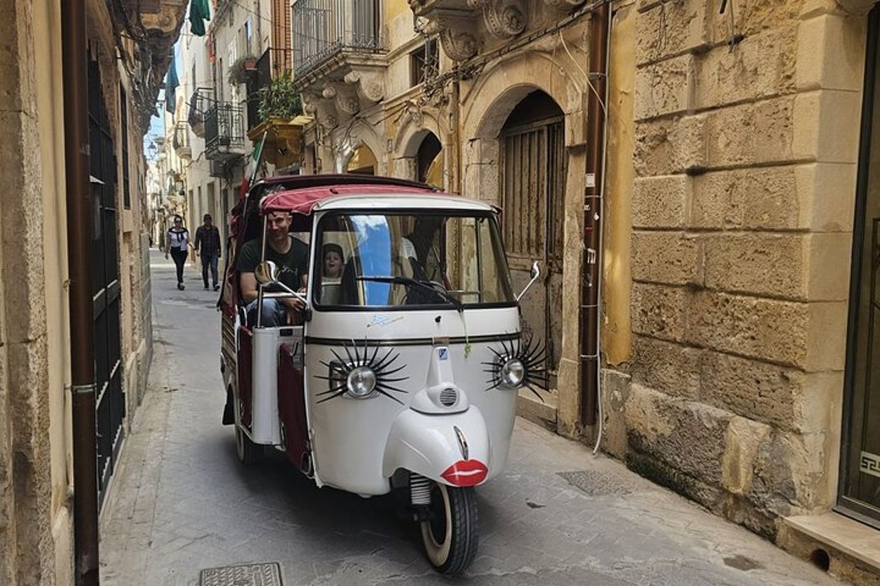 Siracusa in Tuk Tuk e Storia ed il Cannolo più buono della Città — 9