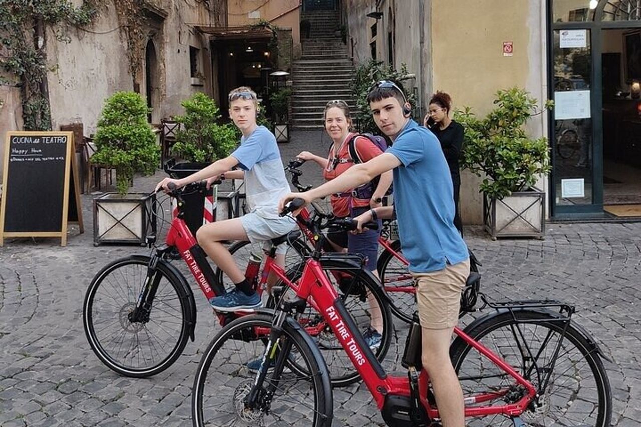 Roma E-Bike Tour : Ultimo Street Food e Festa del Mercato — 2