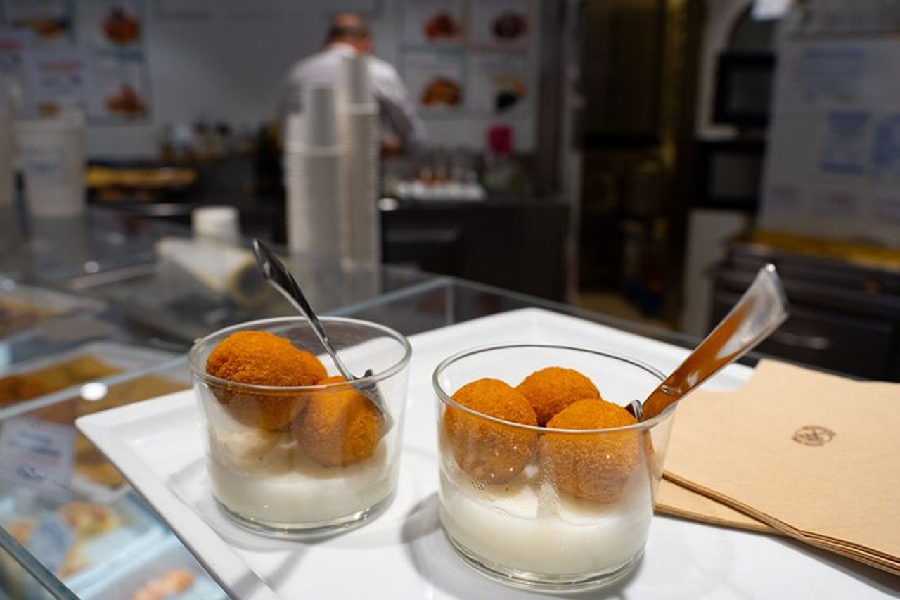 Venice Like a Local : tour di cibo, vino e spritz con giro in traghetto — 5