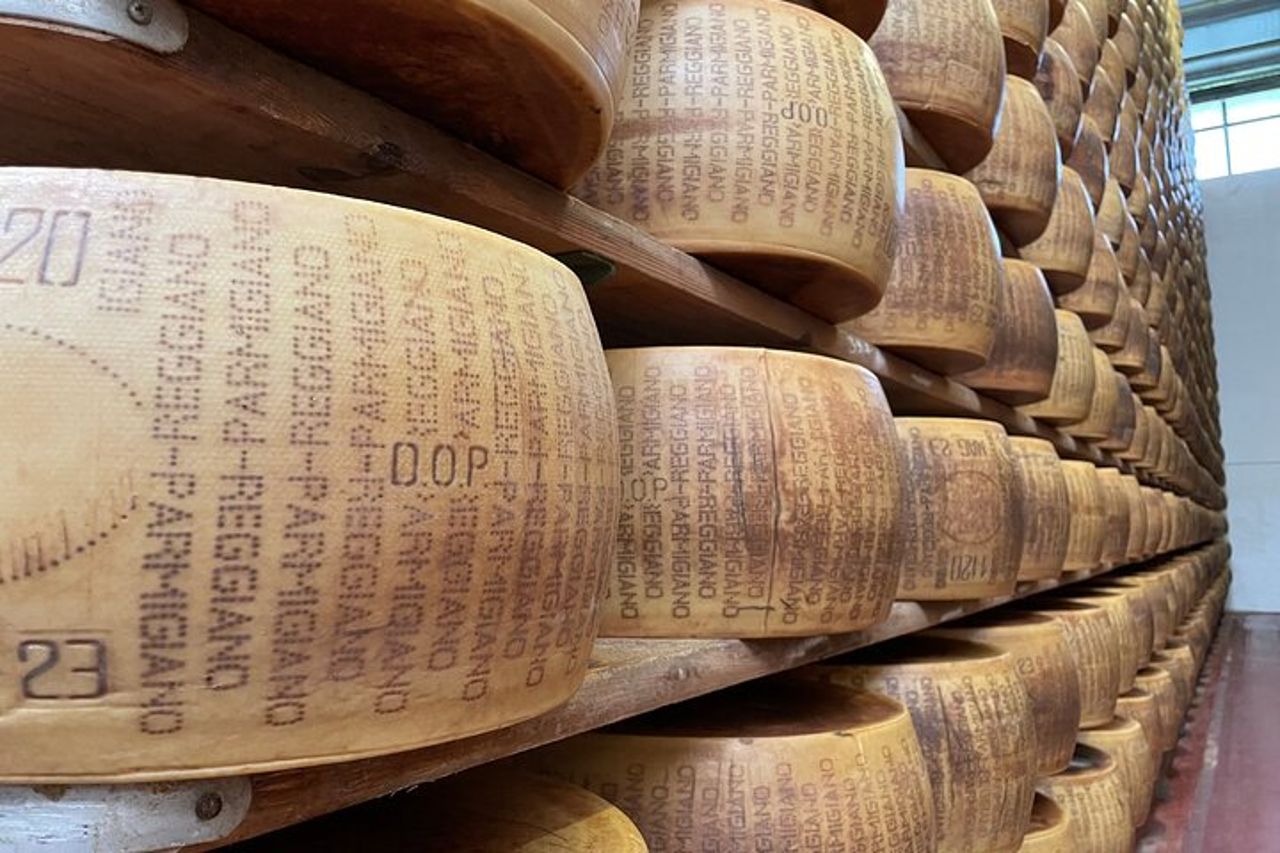 Tour di gruppo Casa Museo Ferrari e Fabbrica di Parmigiano Reggiano — 6