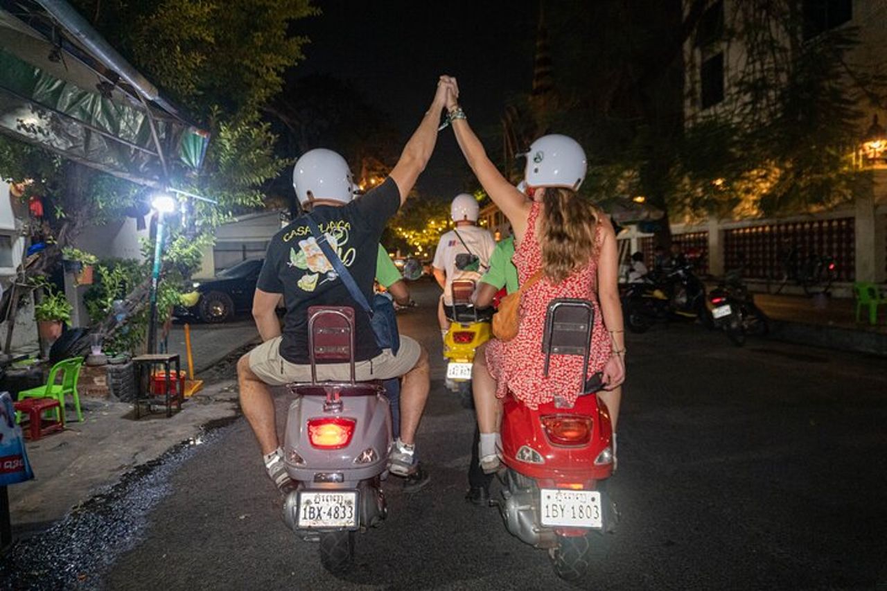 Phnom Penh Sera Foodie Vespa Tour / Tuk Tuk Disponibile — 8