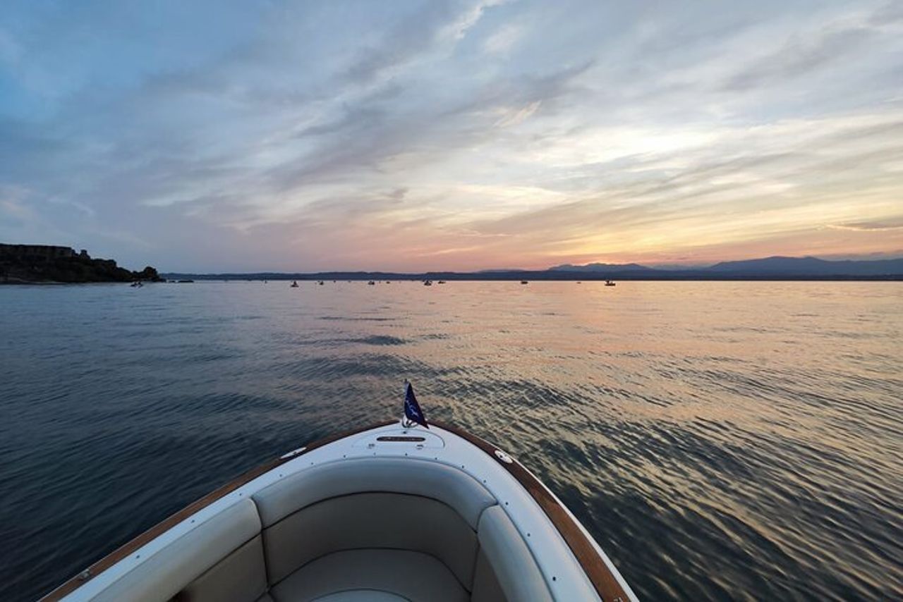 Tour privato in barca sul Lago di Garda con Skipper 4H — 4