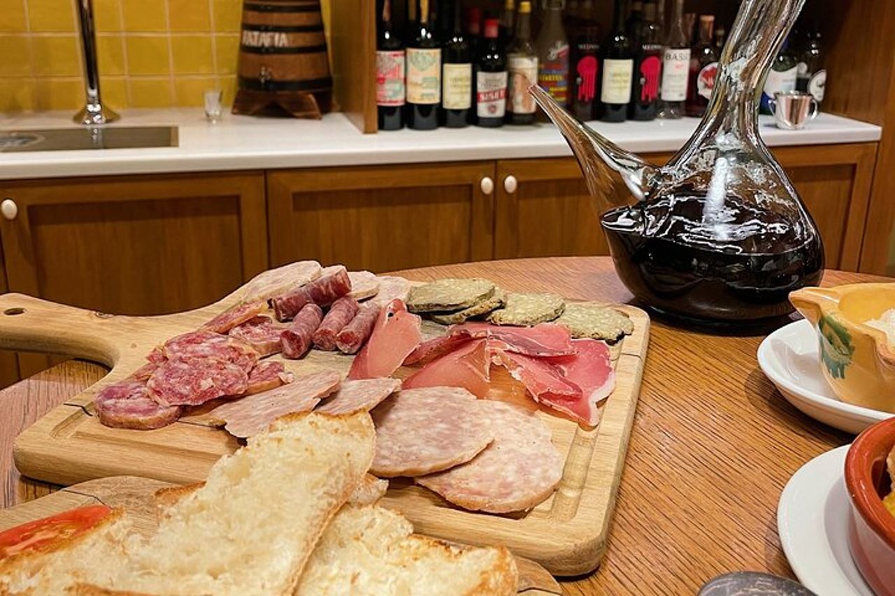 Tour gastronomico serale di Girona ed esperienza al tapas bar — 6
