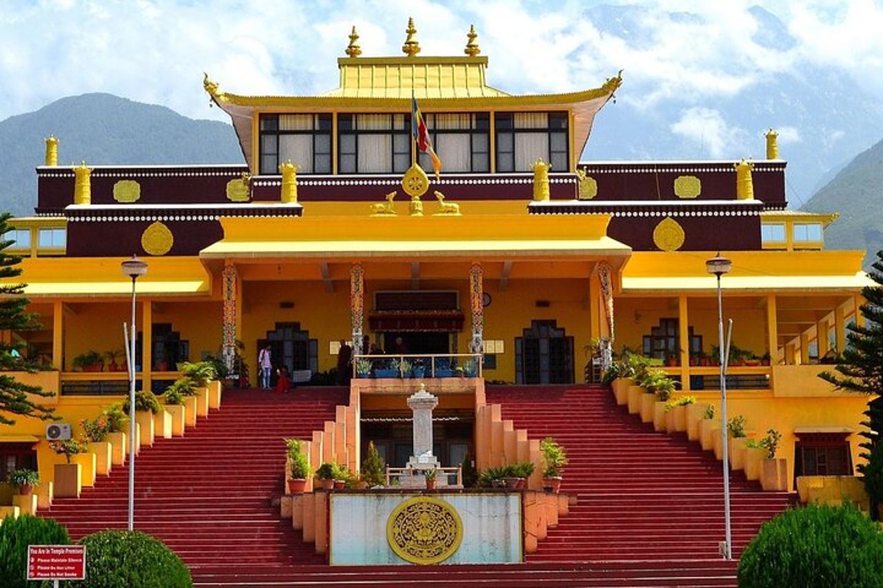 Tour guidato di 6 ore dei monasteri tibetani di Dharamshala e del convento — 6