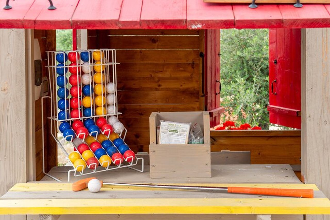 Degustazioni di prodotti tipici con una partita di Adventure Golf — 9