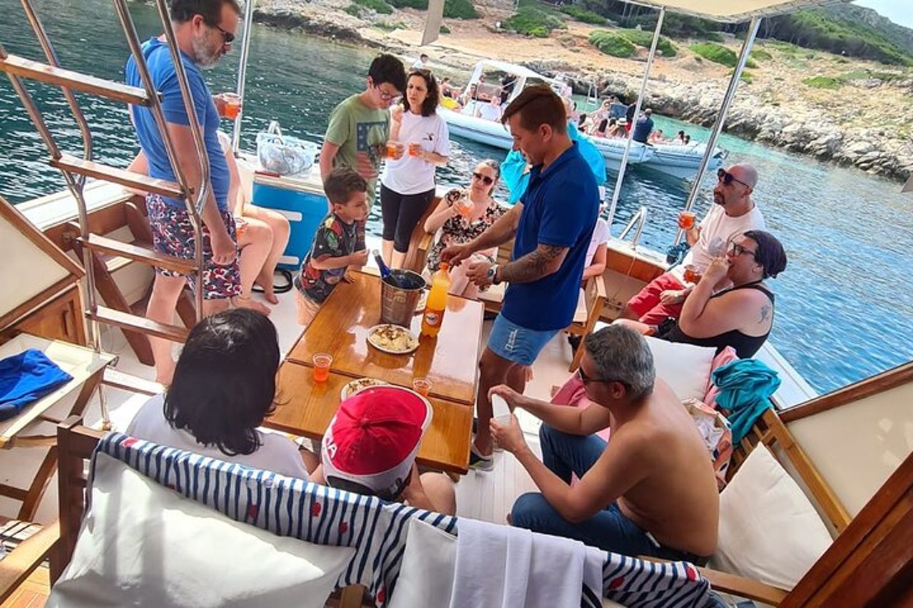 Tour in barca di Favignana e Levanzo in yacht — 8