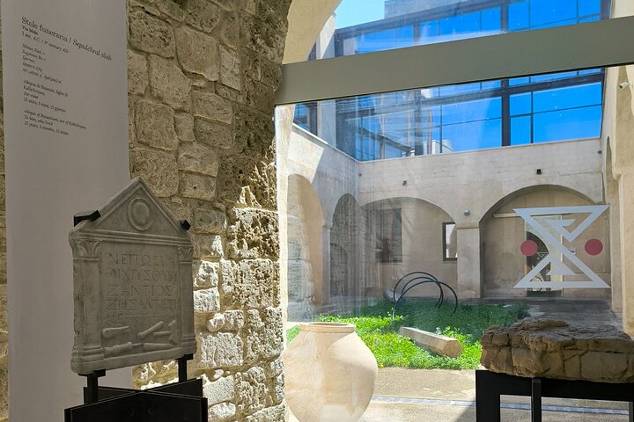 Bari sotterranea con archeologo — 4