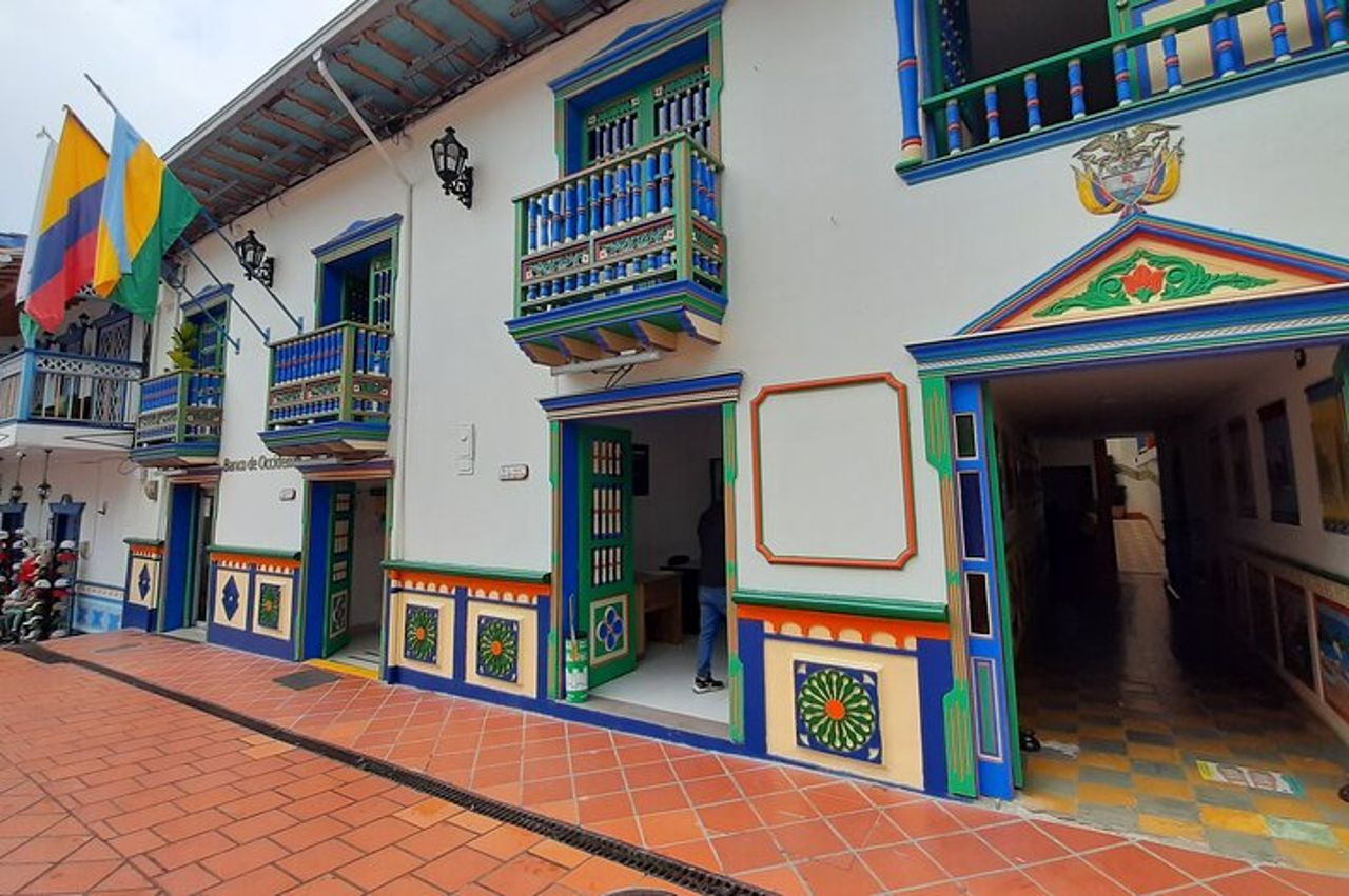 Tour guidato di Guatape da Medellin — 3