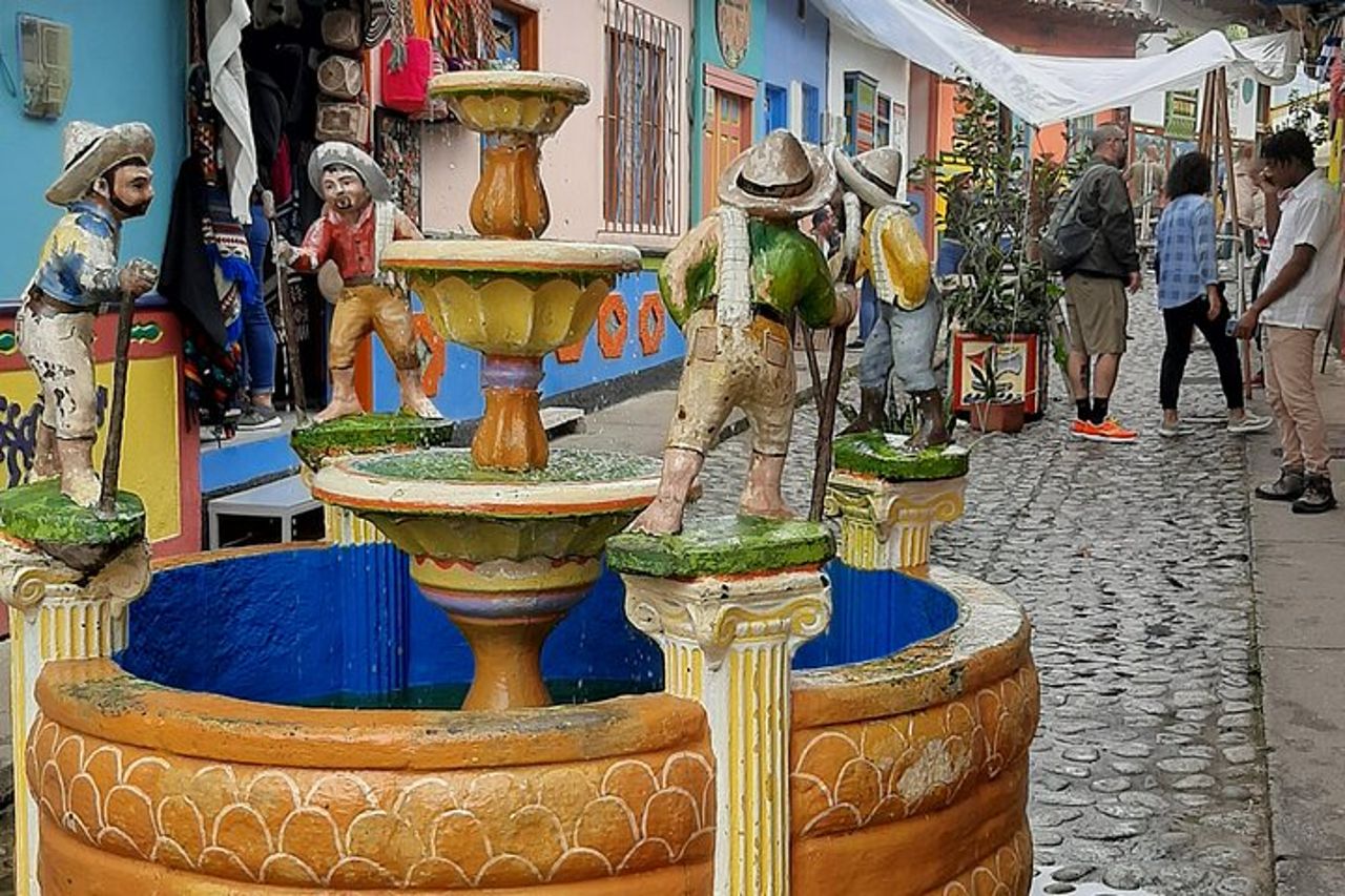 Tour guidato di Guatape da Medellin — 9