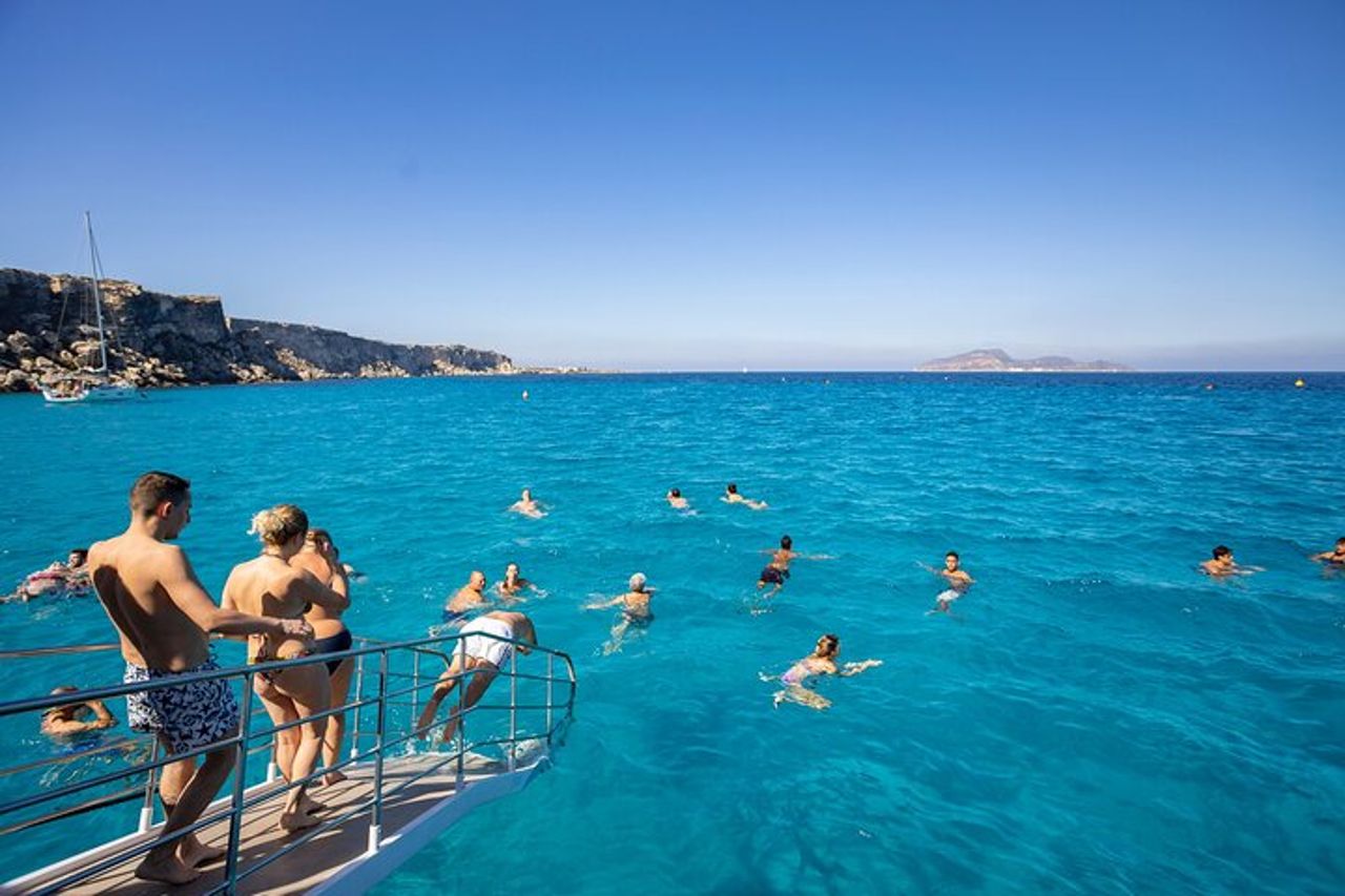 Da Trapani: Tour in barca Isole Egadi Favignana e Levanzo pranzo — 7