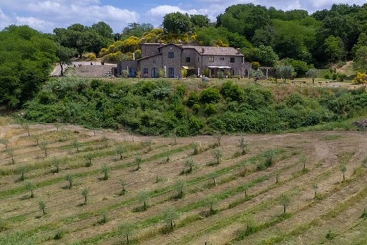 Tour in eBike della Valle del Lago con esperienza di degustazione enogastronomica — 4