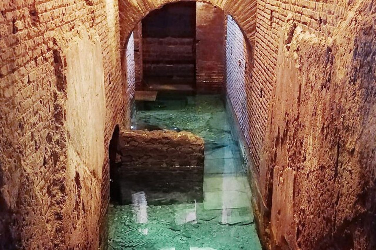 Visita guidata sotterranea di Fontana di Trevi Piccolo gruppo — 3