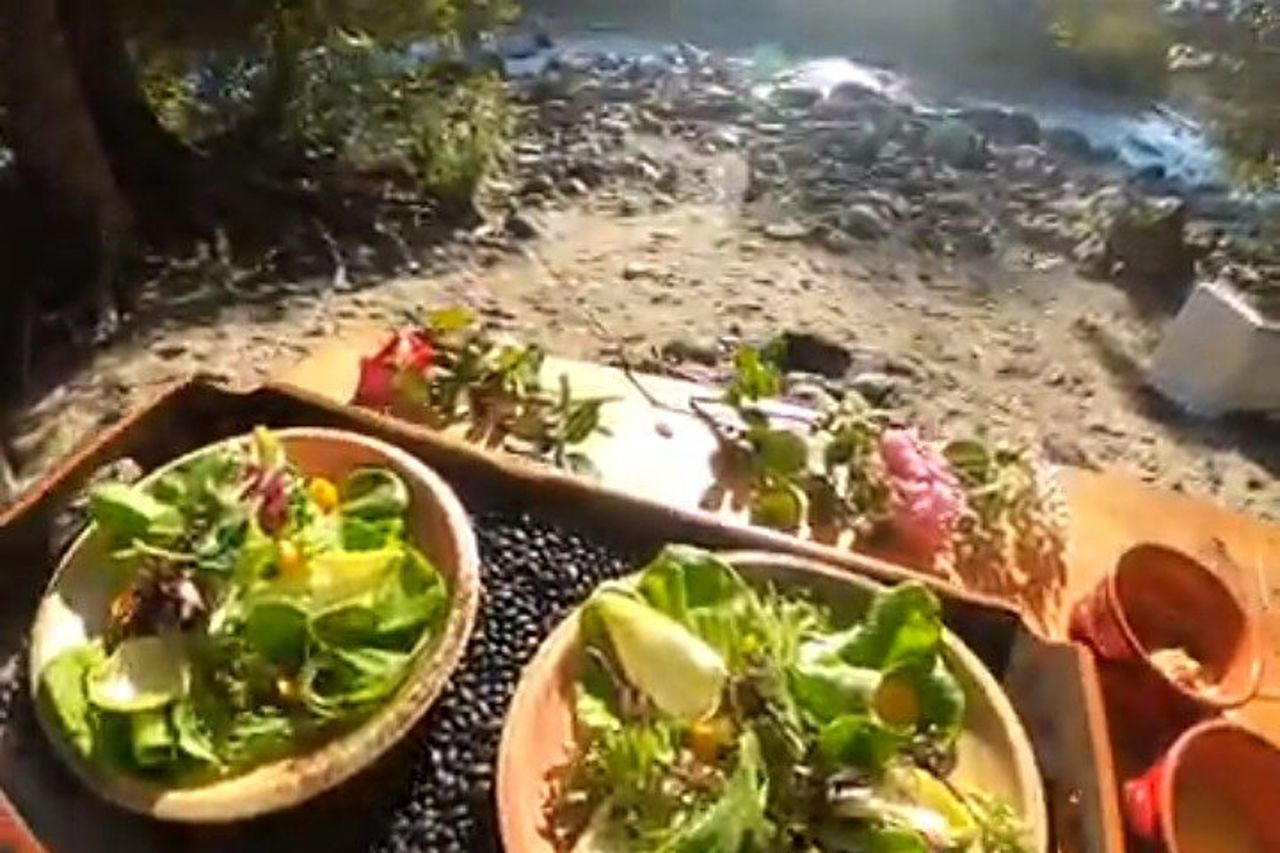 Cena privata cotta al fuoco in riva all'acqua (Bella esperienza all'aperto) — 2