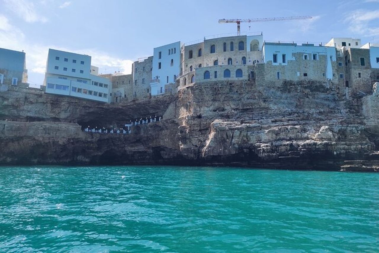 Tour in barca da Monopoli alle grotte di Polignano a Mare — 2